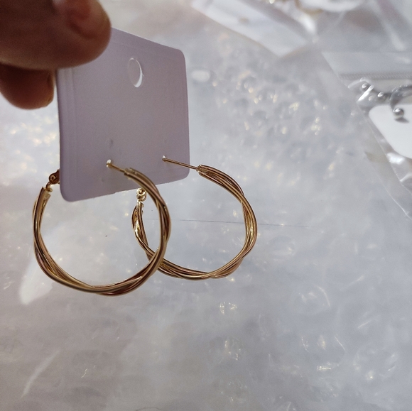 Golden Hoops - Picture 2 of 4